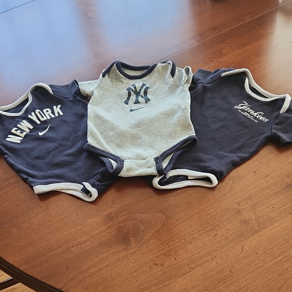 Nike MLB Other - New York Yankees Baby Onesies Set